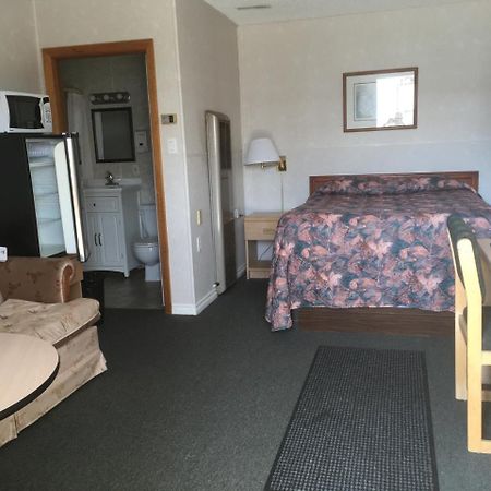 Winkys Motel Estevan ภายนอก รูปภาพ