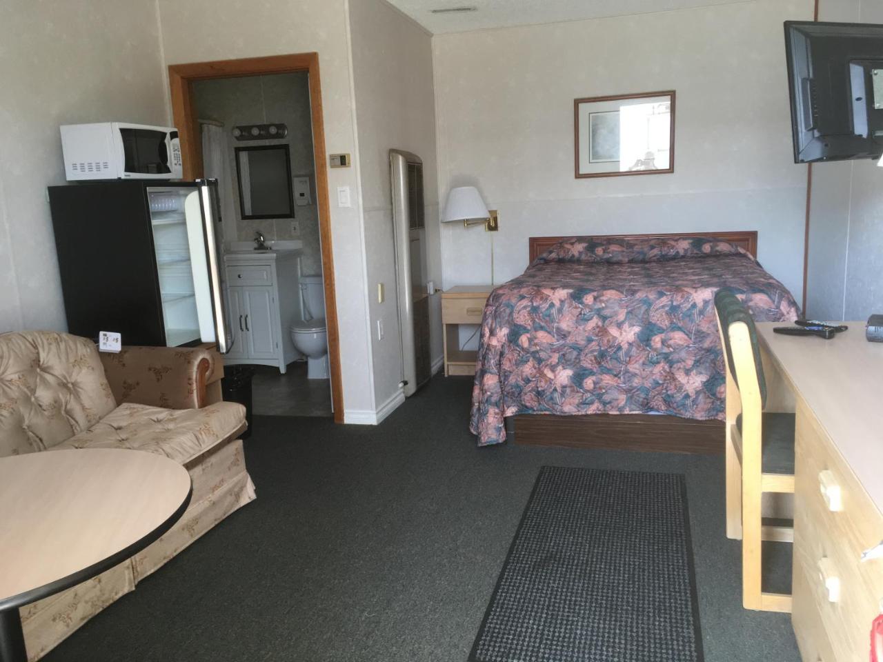 Winkys Motel Estevan ภายนอก รูปภาพ