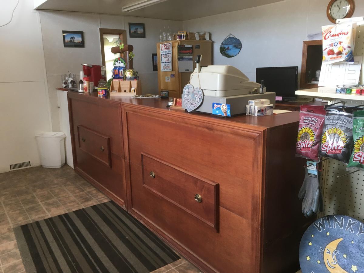 Winkys Motel Estevan ภายนอก รูปภาพ
