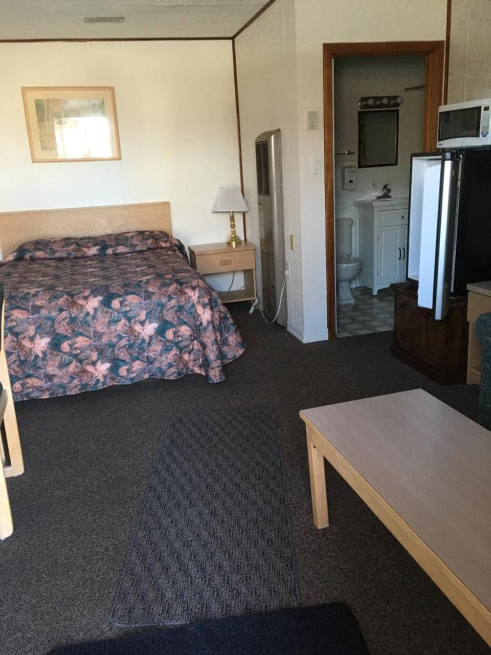 Winkys Motel Estevan ภายนอก รูปภาพ