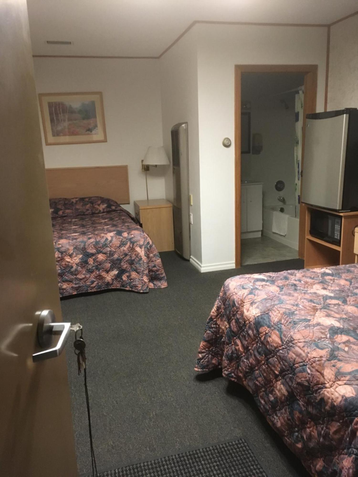 Winkys Motel Estevan ภายนอก รูปภาพ